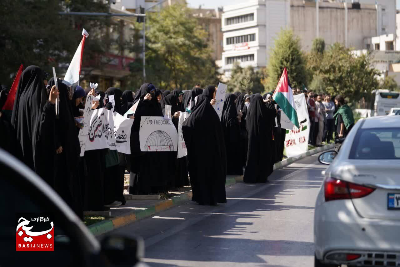 اجتماع بزرگ دانشجویان انقلابی مشهد به مناسبت سالگرد عملیات طوفان الاقصی