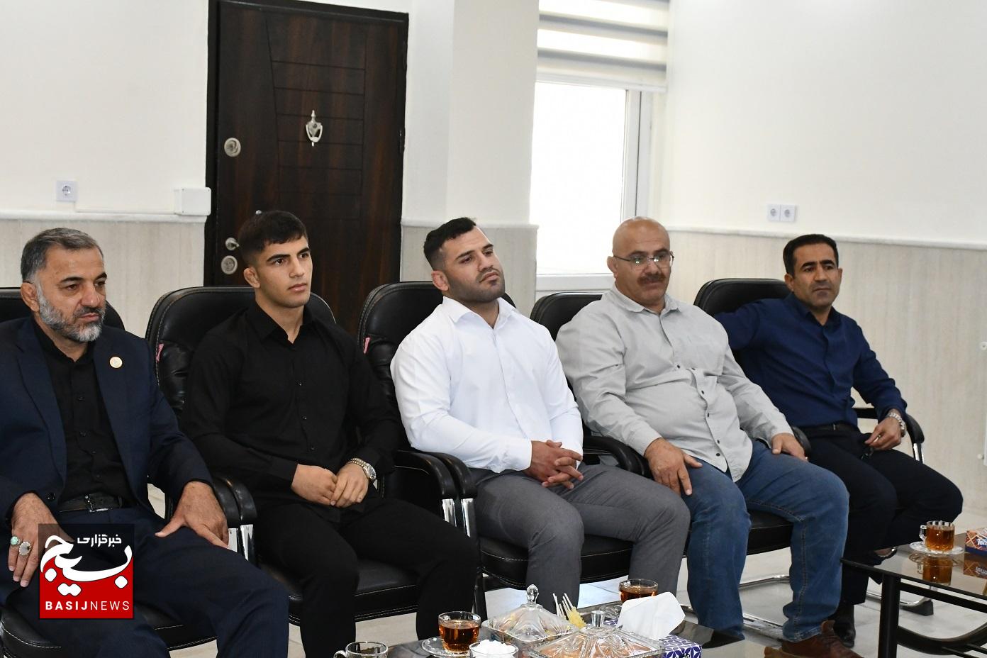 تجلیل فرمانده سپاه فتح از قهرمانان کشتی در کهگیلویه و بویراحمد تجلیل فرمانده سپاه فتح از قهرمانان کشتی در کهگیلویه و بویراحمد