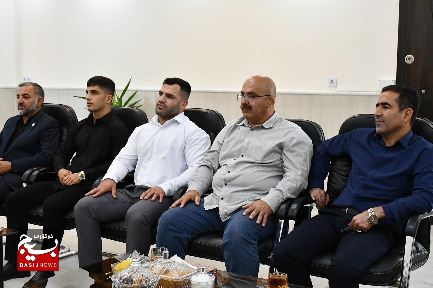 تجلیل فرمانده سپاه فتح از قهرمانان کشتی در کهگیلویه و بویراحمد تجلیل فرمانده سپاه فتح از قهرمانان کشتی در کهگیلویه و بویراحمد