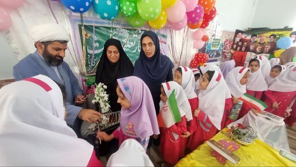 نواختن زنگ مهر و مقاومت در مدارس آموزش و پرورش بخش دلوار