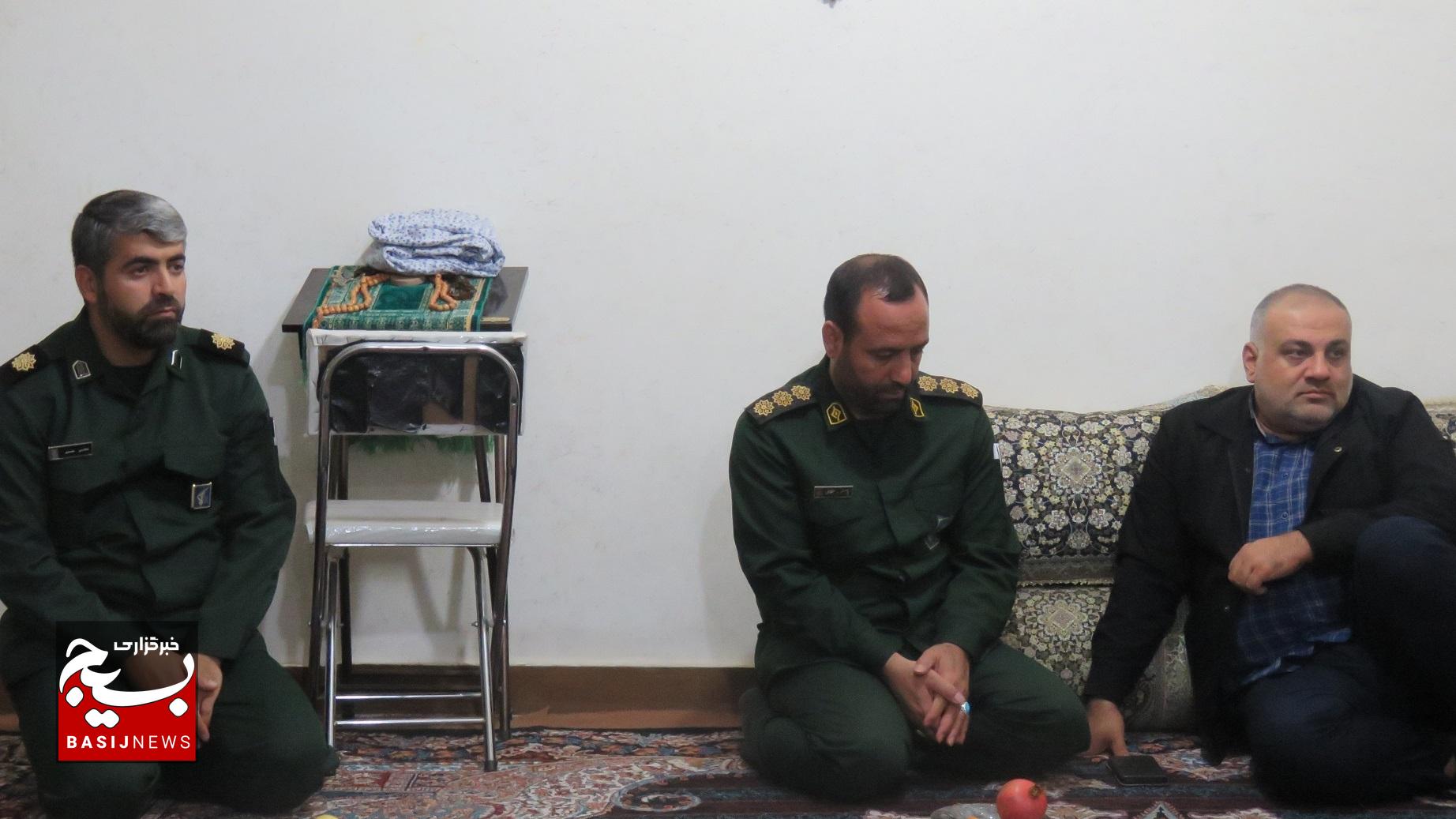 دیدار جمعی از فرماندهان سپاه با خانواده شهدای شهرستان بویراحمد دیدار جمعی از فرماندهان سپاه با خانواده شهدای شهرستان بویراحمد