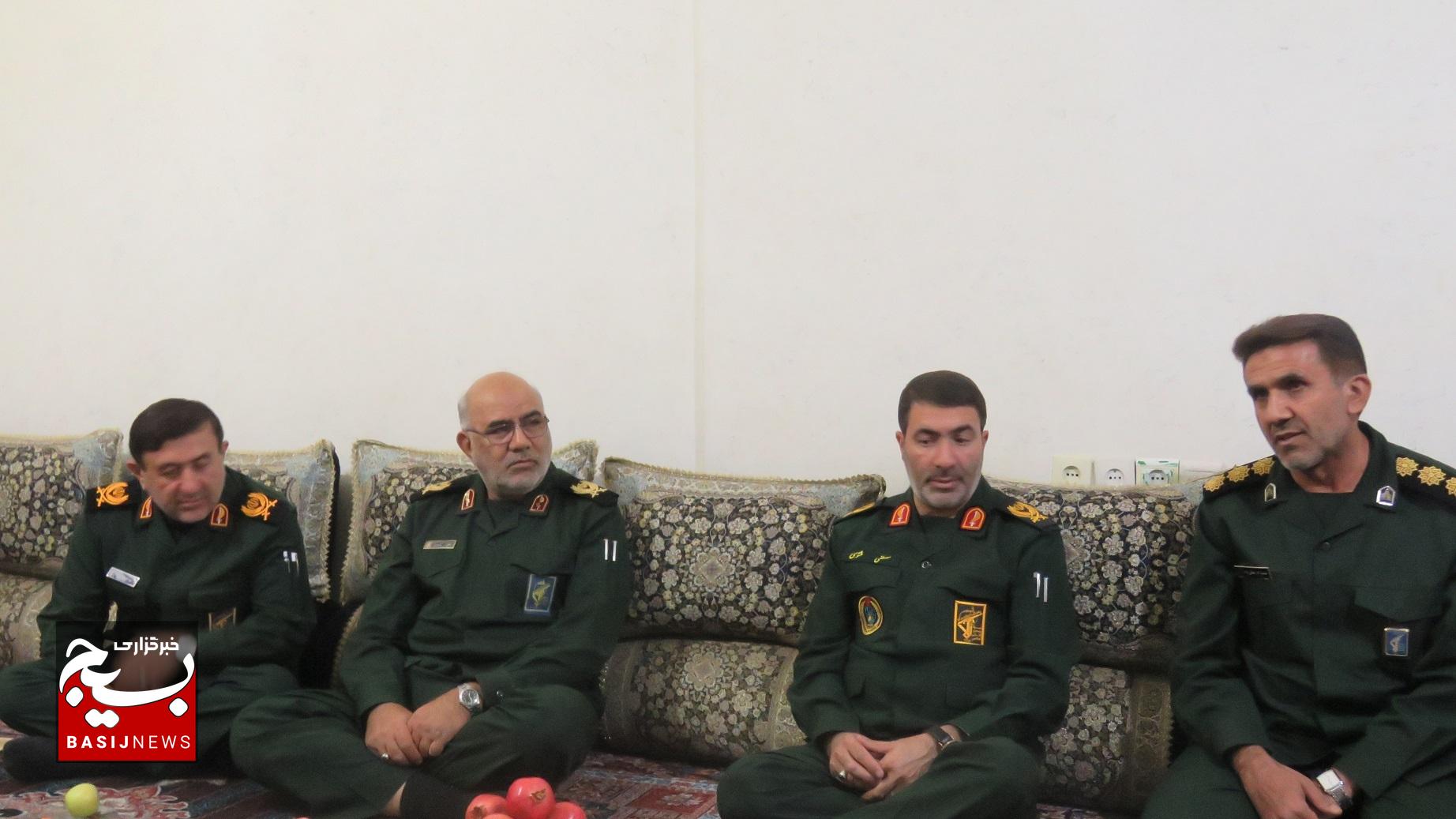 دیدار جمعی از فرماندهان سپاه با خانواده شهدای شهرستان بویراحمد دیدار جمعی از فرماندهان سپاه با خانواده شهدای شهرستان بویراحمد