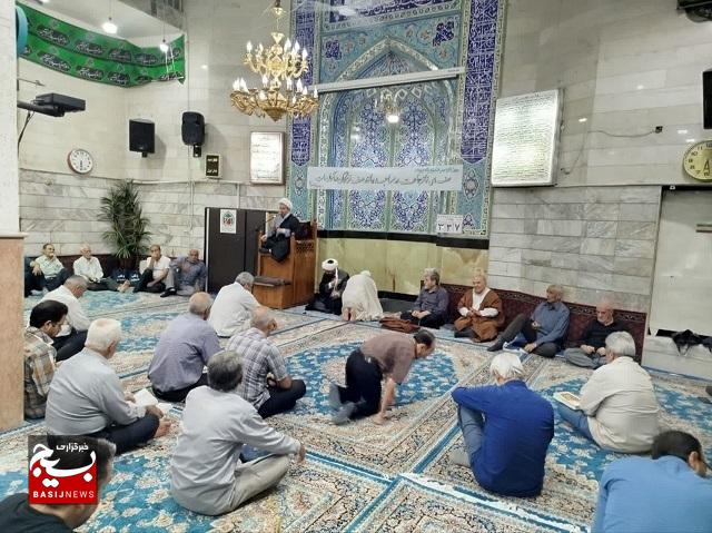 مجمع تحلیل سیاسی با حضور حاجآقا عبدالرحیمی نماینده ولی فقیه در ناحیه مسلم بن عقیل(ع) برگزار شد. مجمع تحلیل سیاسی با حضور حاجآقا عبدالرحیمی نماینده ولی فقیه در ناحیه مسلم بن عقیل(ع) برگزار شد.