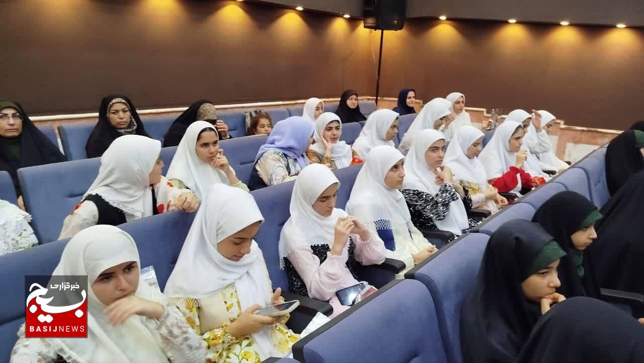 سرودهای انقلابی باید امیدآفرین و در خدمت فرهنگ مقاومت باشند