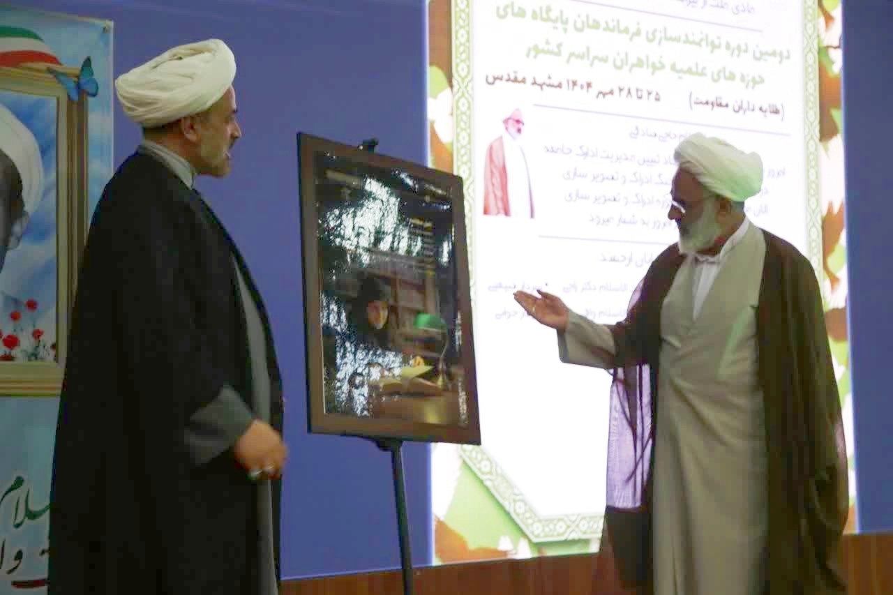 رونمایی از ۳۰ پوستر خاطرات مصور شهیده راه قدس «معصومه کرباسی»