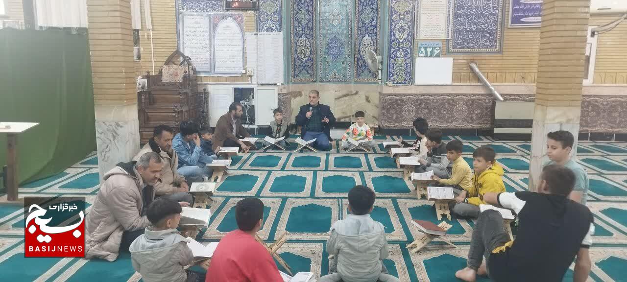 زمزمه‌های قرائت قرآن پدرم بعد از نماز صبح، مرا به این آیات نورانی علاقمند کرد/ قرآن از استحاله فکری و فرهنگی جلوگیری می‌کند