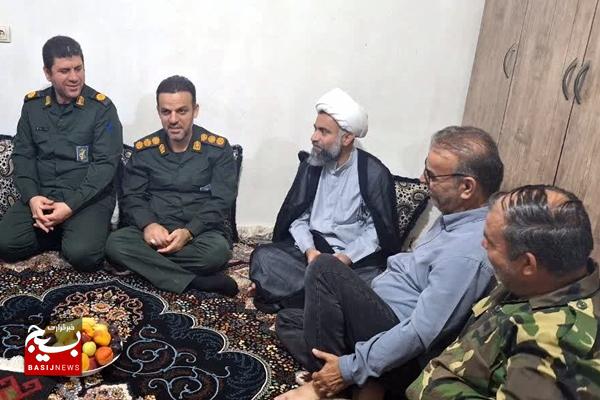 ادای احترام جانشین فرماندهی سپاه کنگان به دو شهید کنگانی