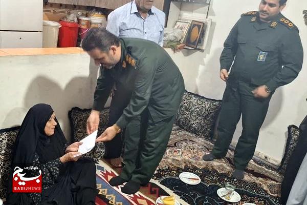 ادای احترام جانشین فرماندهی سپاه کنگان به دو شهید کنگانی