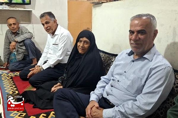 ادای احترام جانشین فرماندهی سپاه کنگان به دو شهید کنگانی