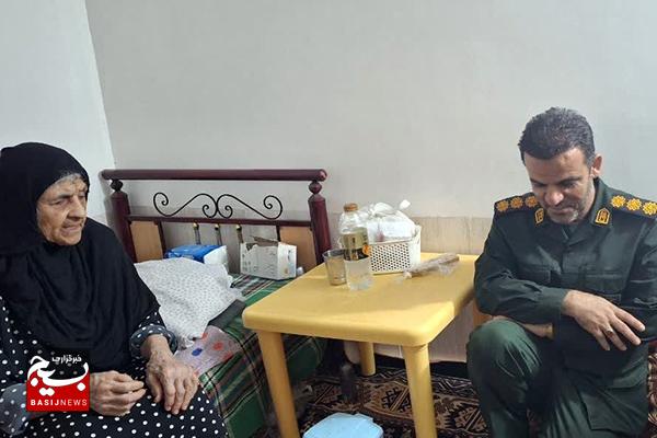 ادای احترام جانشین فرماندهی سپاه کنگان به دو شهید کنگانی