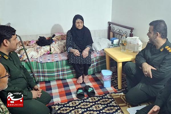 ادای احترام جانشین فرماندهی سپاه کنگان به دو شهید کنگانی