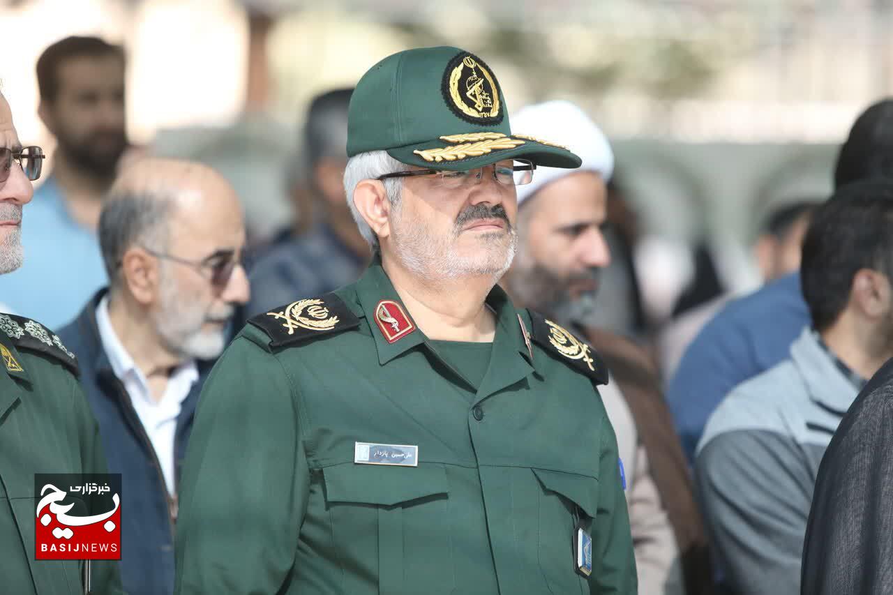 مراسم غبارروبی و زیارت شهدای اقتدار بسیج در جنگ تحمیلی ۱۲ روزه