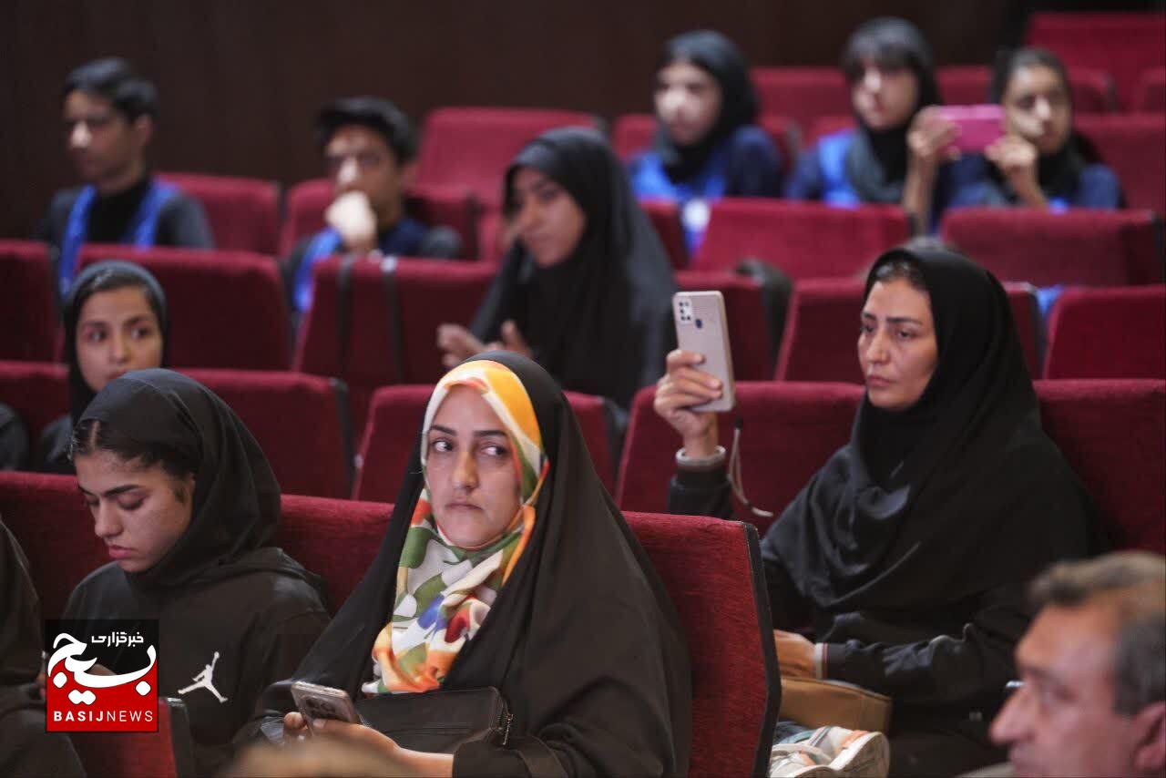 گردهمایی منتخبین قهرمانان و ورزشکاران بسیجی استان کرمان
