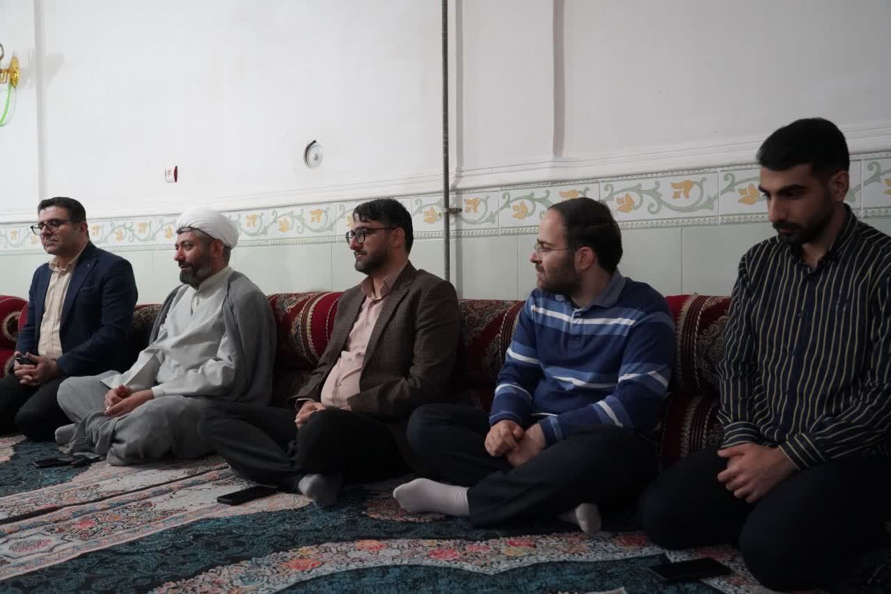 دیدار بسیج دانشجویی دانشگاه علوم پزشکی یاسوج با خانواده شهدا دیدار بسیج دانشجویی دانشگاه علوم پزشکی یاسوج با خانواده شهدا