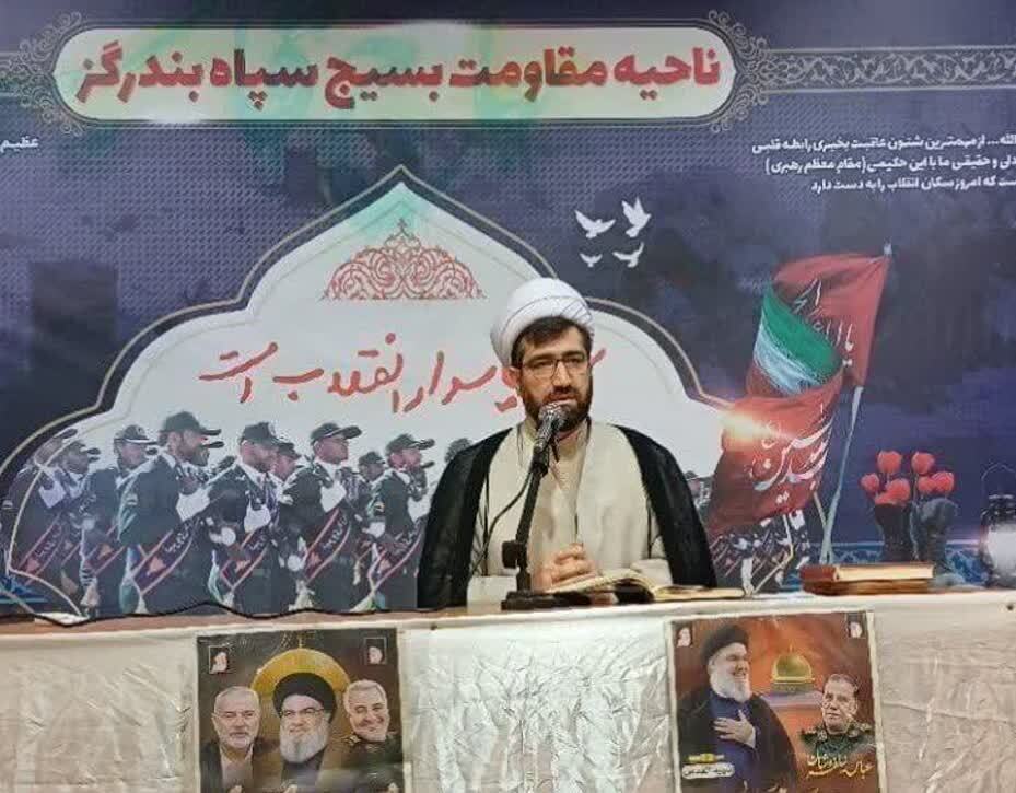 دفاع مقدس،مکتب زنده‌ی تربیت و ایثار است/شهدا مسیر عزت و استقلال ایران را هموار کردند