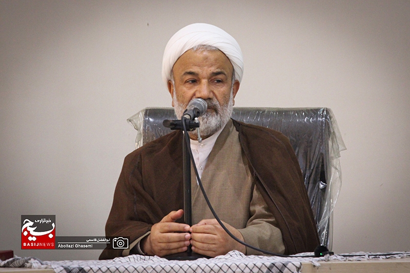 تجدید بیعت رزمندگان و پیشکسوتان دفاع مقدس با فرمانده سپاه ناحیه دشتستان تجدید بیعت رزمندگان و پیشکسوتان دفاع مقدس با فرمانده سپاه ناحیه دشتستان