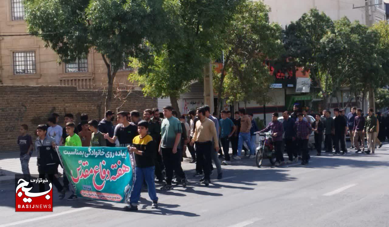 مقاومت ملت ایران باعث هشت سال دفاع مقدسانه شد