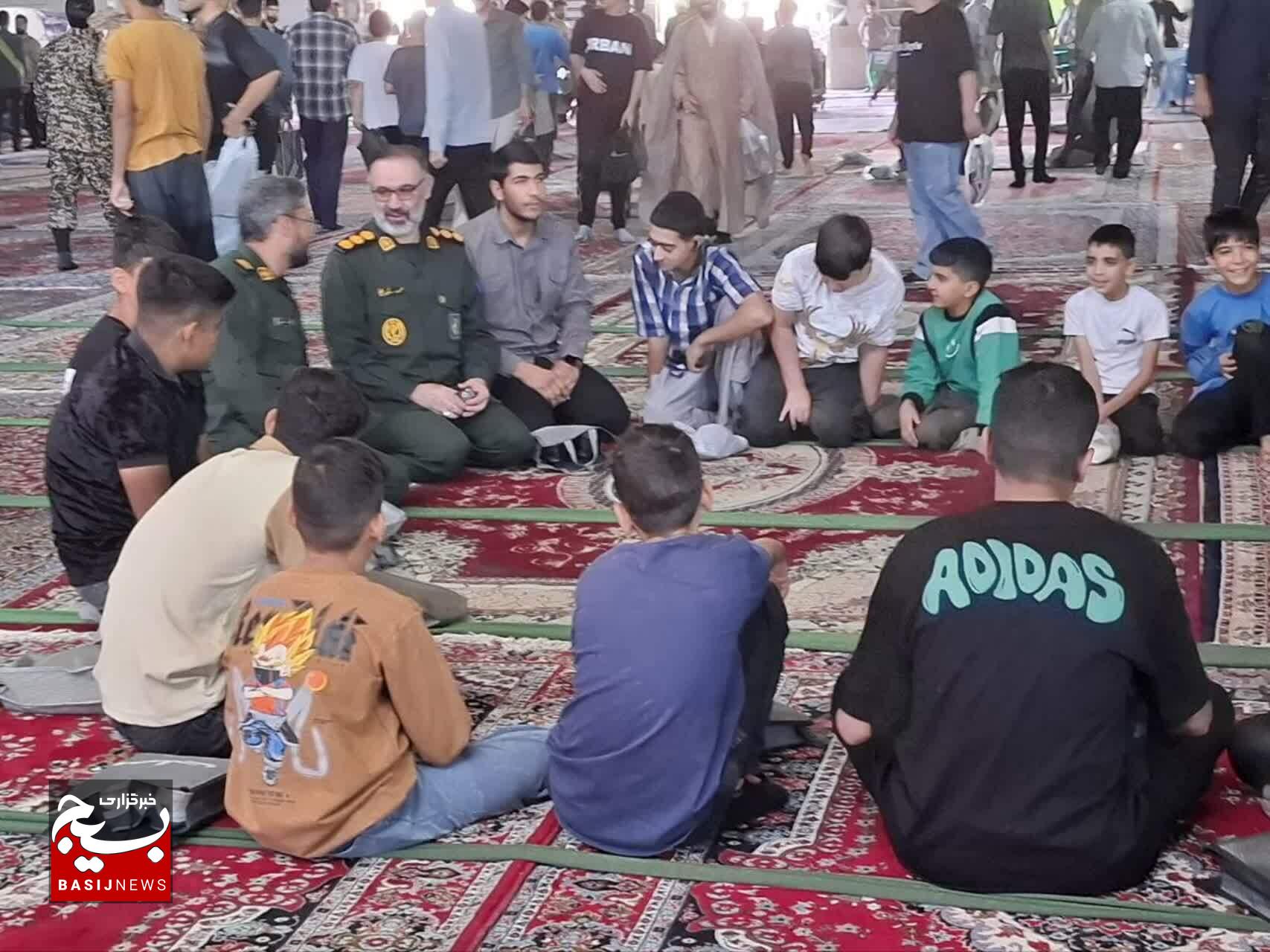 مقاومت ملت ایران باعث هشت سال دفاع مقدسانه شد