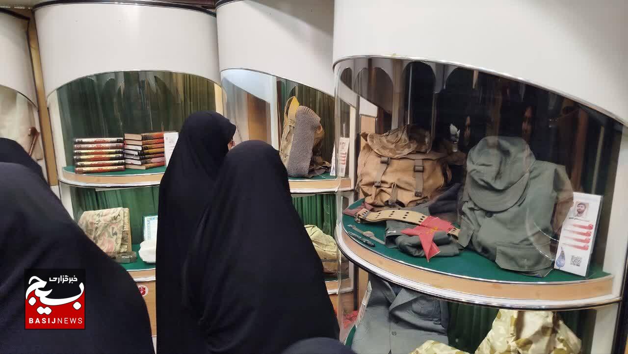 بازدید اعضای کمیته زنان و دفاع مقدس استان گیلان از موزه دفاع مقدس رشت همراه با روایتگری ایثار و مقاومت