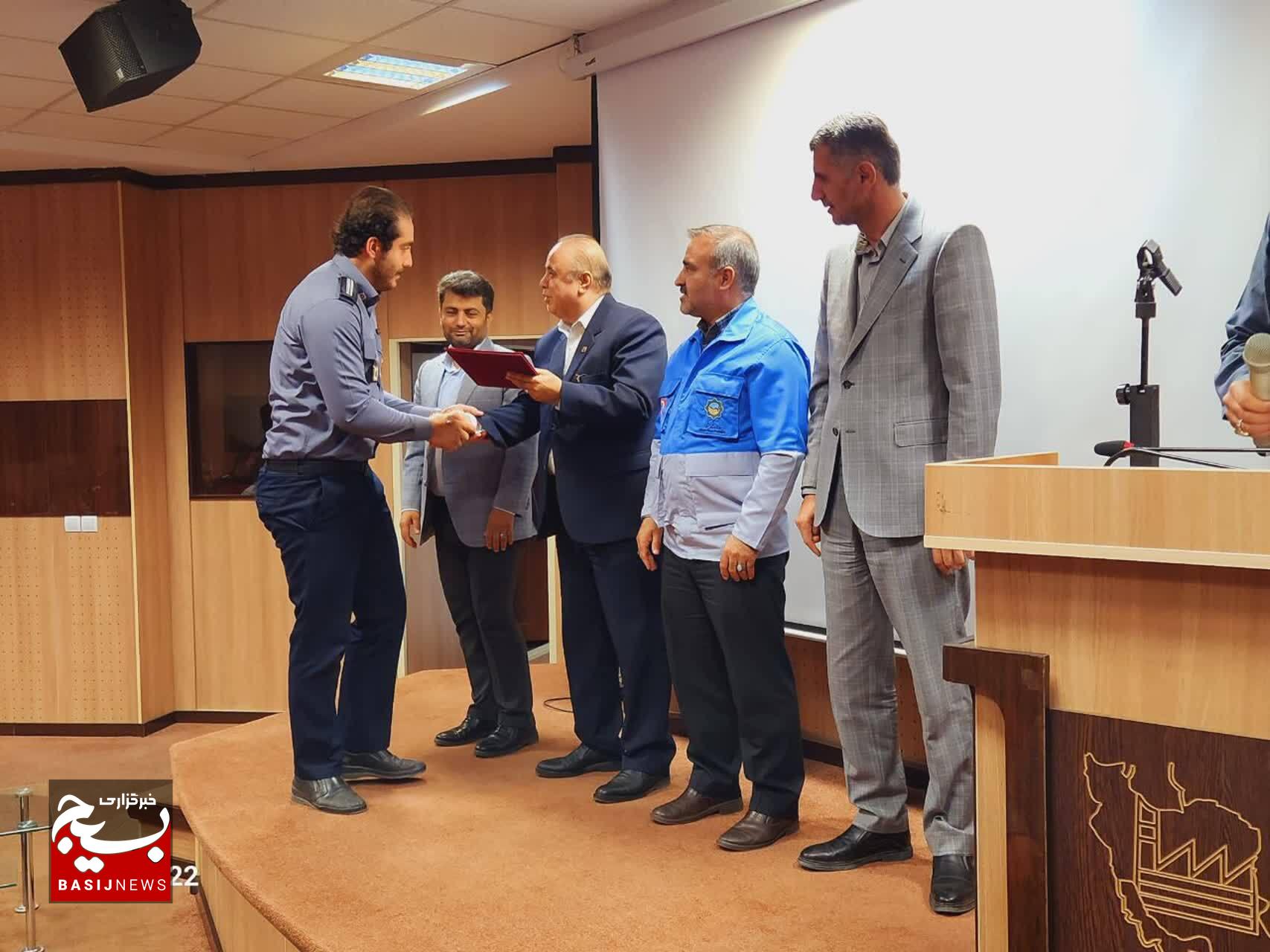 ممیزی ایمنی بیش از یکهزار واحد تولیدی در شهرک های صنعتی قزوین ممیزی ایمنی بیش از یکهزار واحد تولیدی در شهرک های صنعتی قزوین