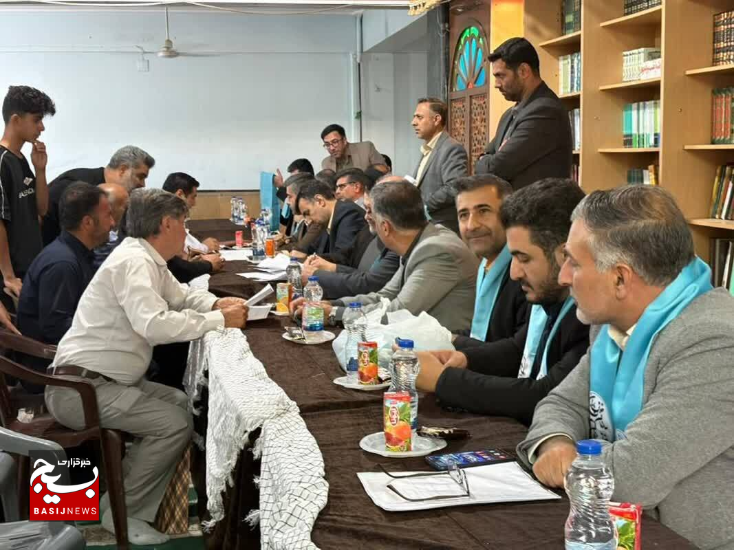 برگزاری میز خدمت ویژه جامعه ایثارگری در شیراز +عکس