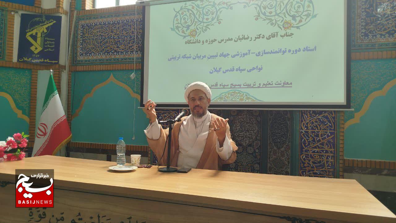 انقلاب اسلامی برای تحقق توحید در بستر اجتماع شکل گرفت انقلاب اسلامی برای تحقق توحید در بستر اجتماع شکل گرفت