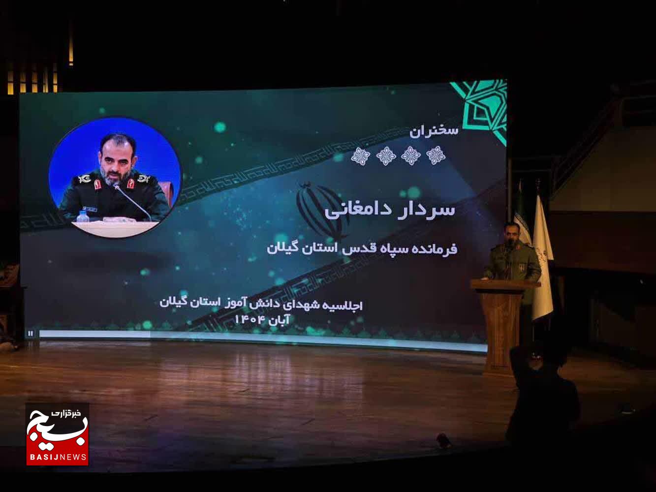 مبارزه با استکبار راه شهدا است مبارزه با استکبار راه شهدا است