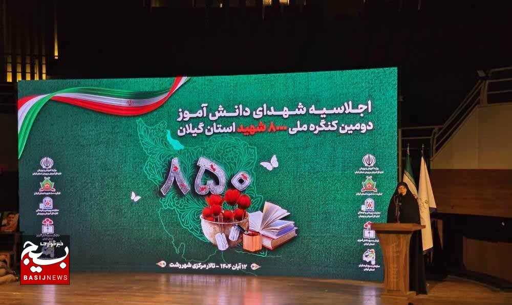 مبارزه با استکبار راه شهدا است مبارزه با استکبار راه شهدا است