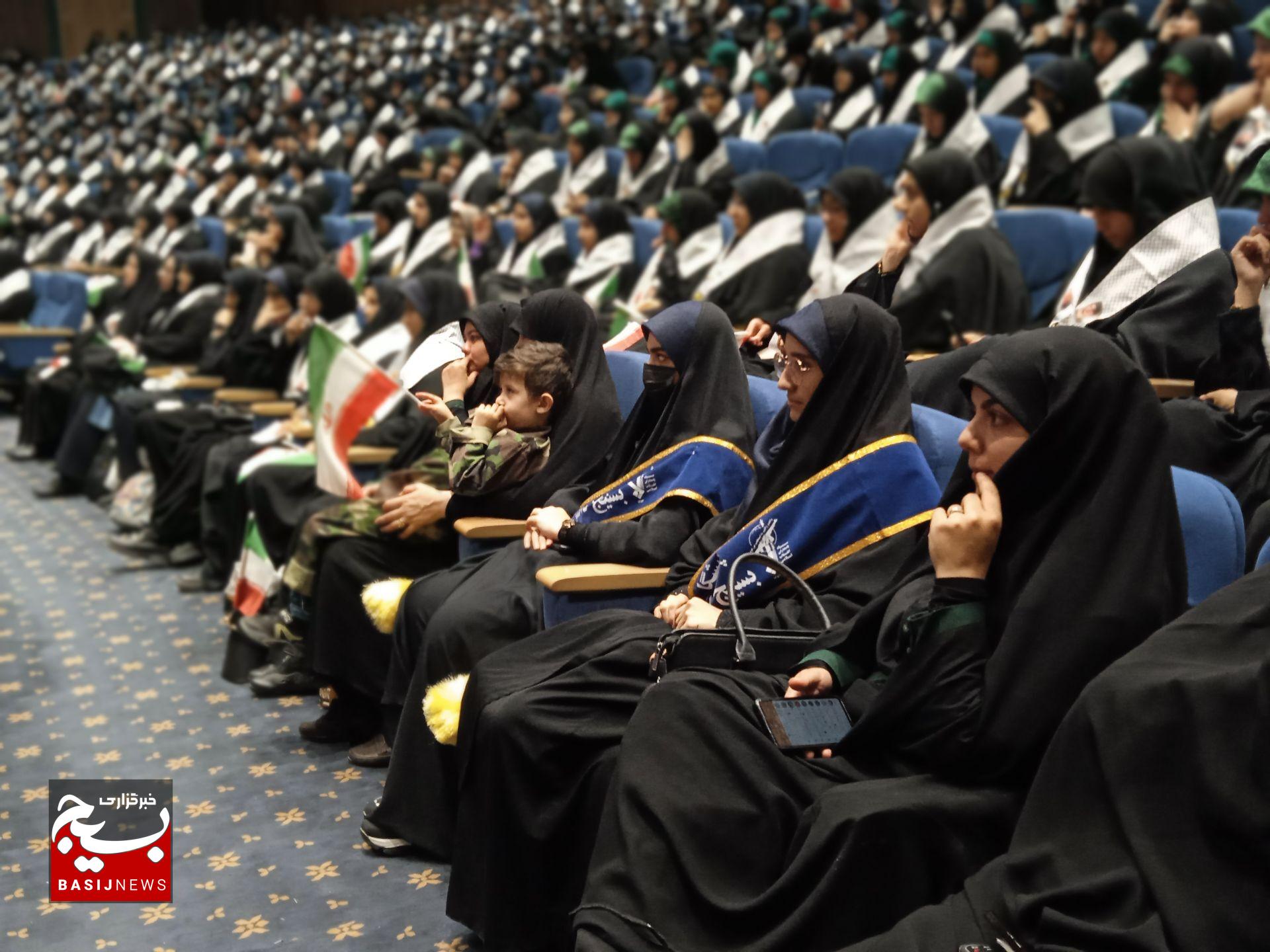 تحلیف فرماندهان  بسیج دانش آموزی در مشهد