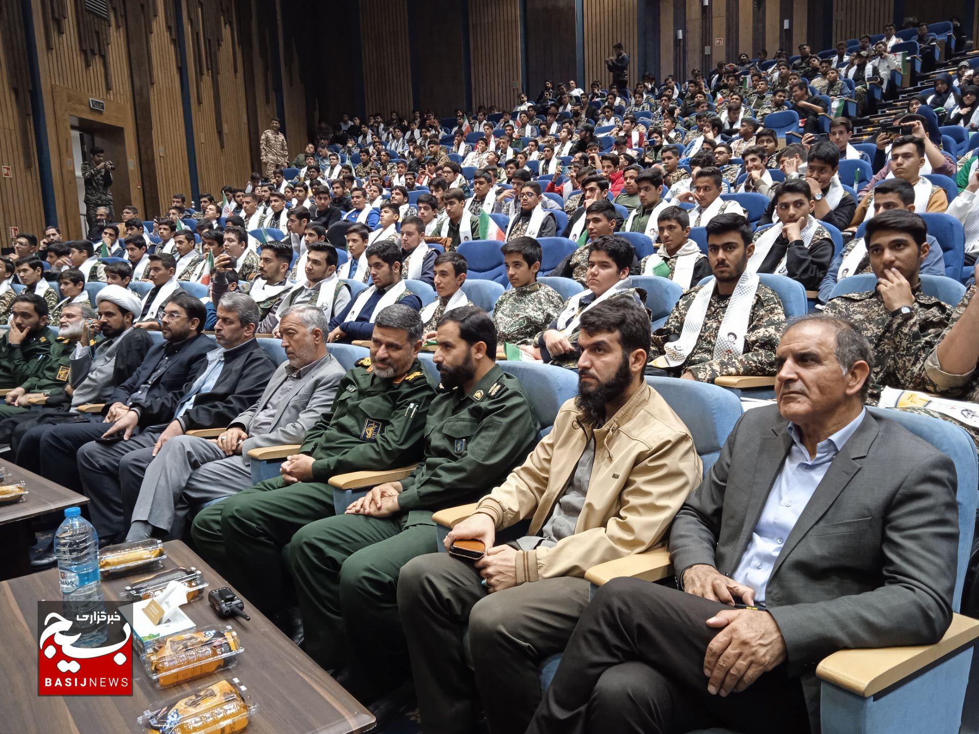 تحلیف فرماندهان  بسیج دانش آموزی در مشهد