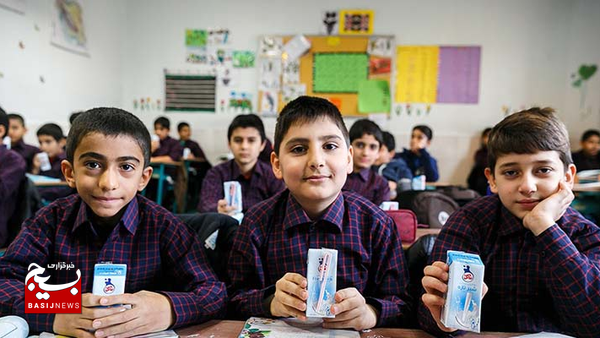 شیر رایگان در مدارس ابتدایی دولتی اردبیل توزیع میشود شیر رایگان در مدارس ابتدایی دولتی اردبیل توزیع میشود