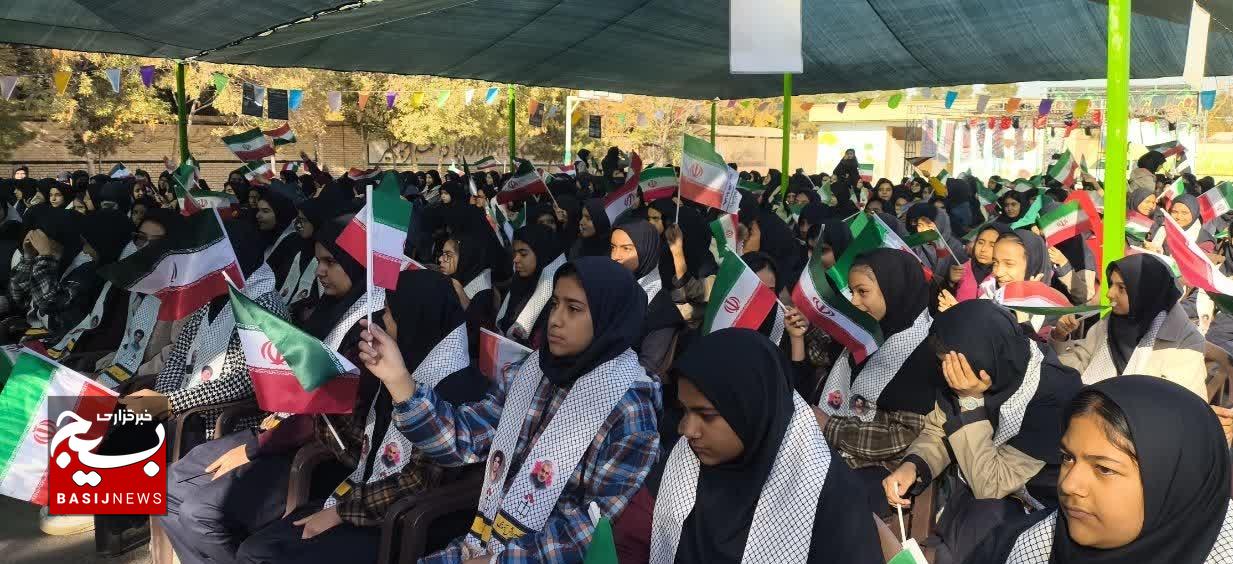 برگزاری یادواره شهدای دانش‌آموز در دبیرستان فاطمه عطارنژاد کرمان
