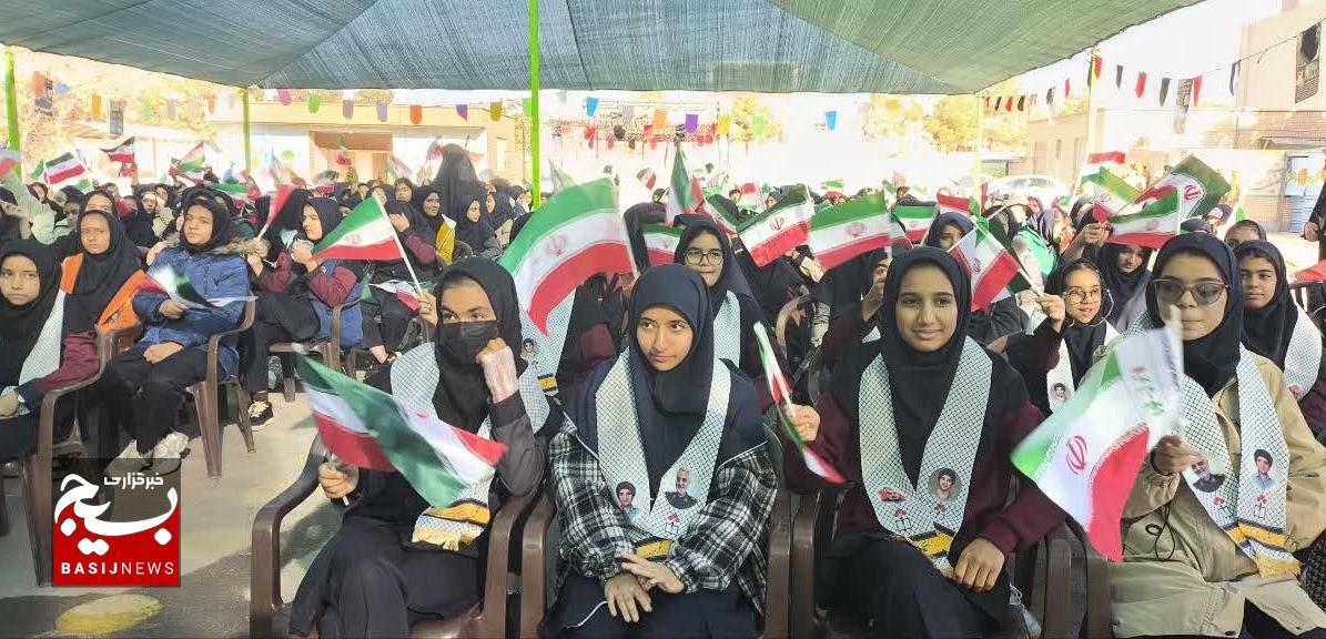 برگزاری یادواره شهدای دانش‌آموز در دبیرستان فاطمه عطارنژاد کرمان