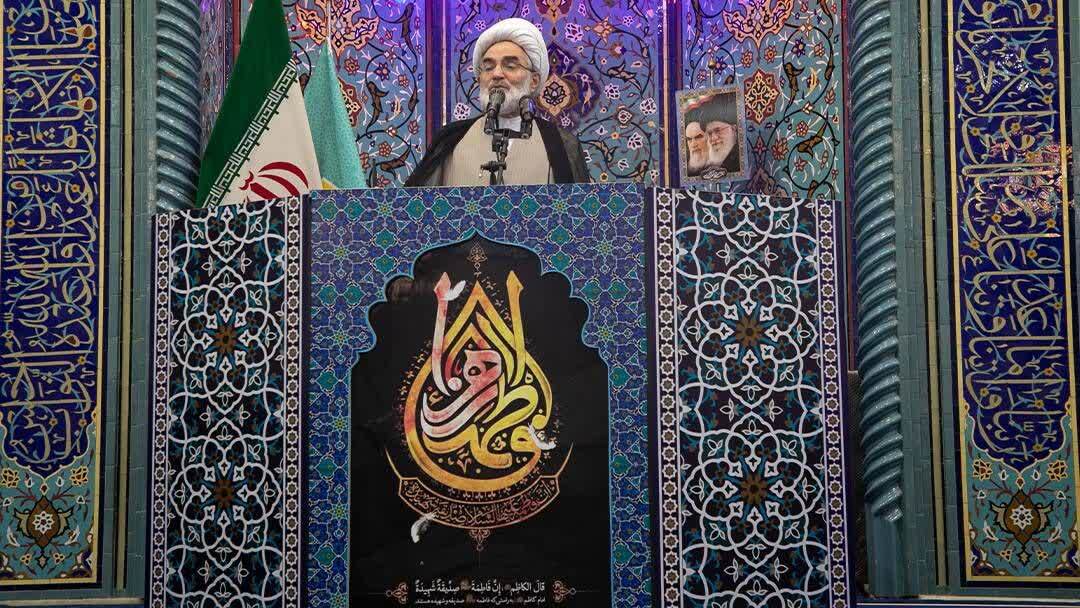 ملت ایران با بصیرت و استقامت اجازه بازگشت استبداد را نمی‌دهد