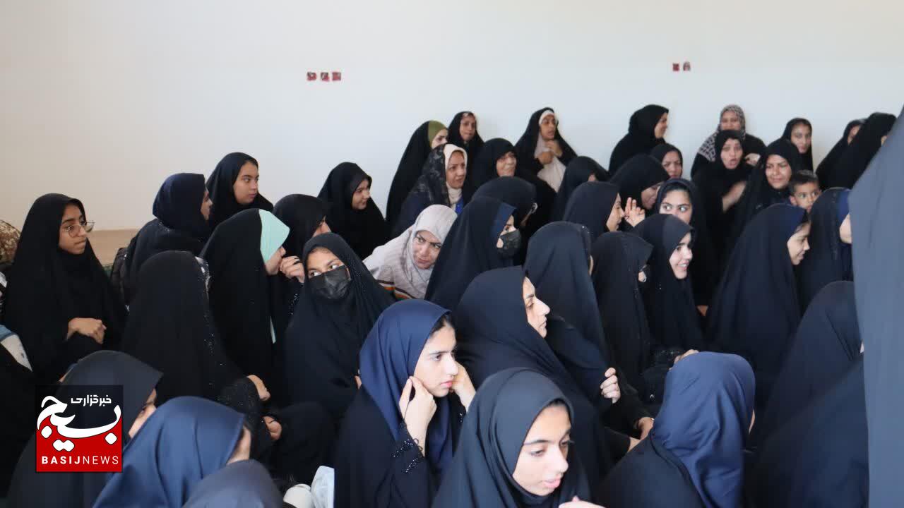 اعزام ۸۰ دانشآموز دختر نرماشیری به اردوی راهیان نور اعزام ۸۰ دانشآموز دختر نرماشیری به اردوی راهیان نور