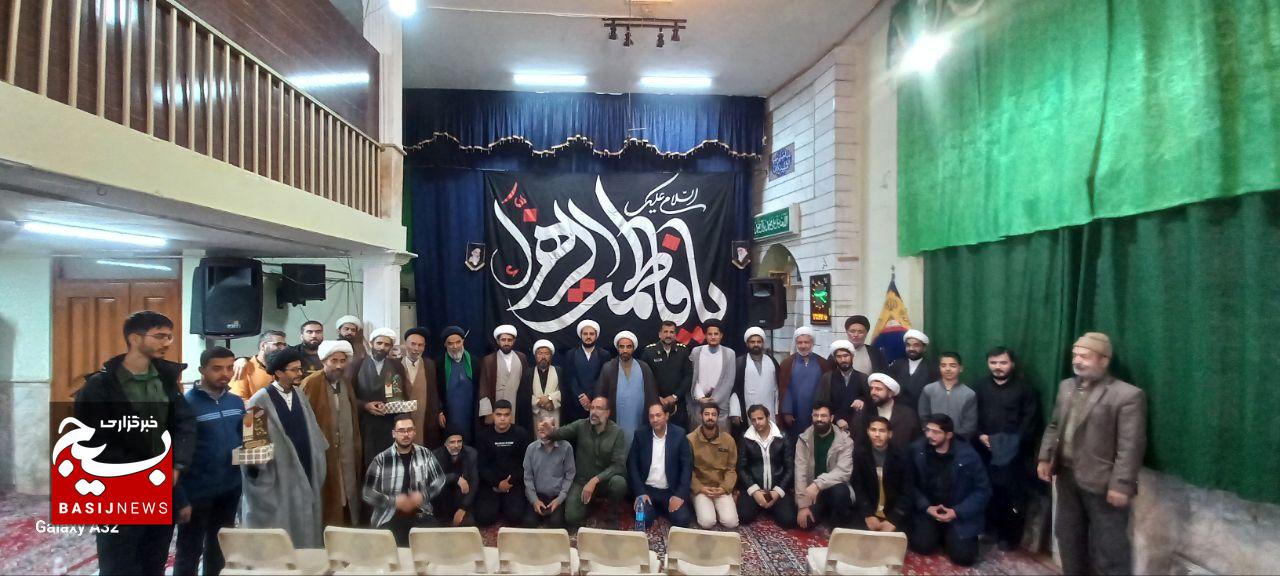 نشست هماندیشی فعالان فرهنگی محله شهید قربانی با محوریت تقویت همکاری مساجد و بسیج برگزار شد نشست هماندیشی فعالان فرهنگی محله شهید قربانی با محوریت تقویت همکاری مساجد و بسیج برگزار شد