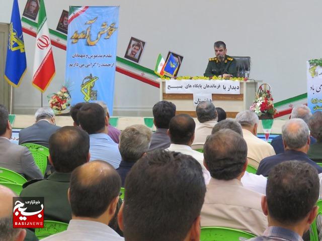جوانان را با مهر، محبت و تکریم جذب بسیج کنید جوانان را با مهر، محبت و تکریم جذب بسیج کنید