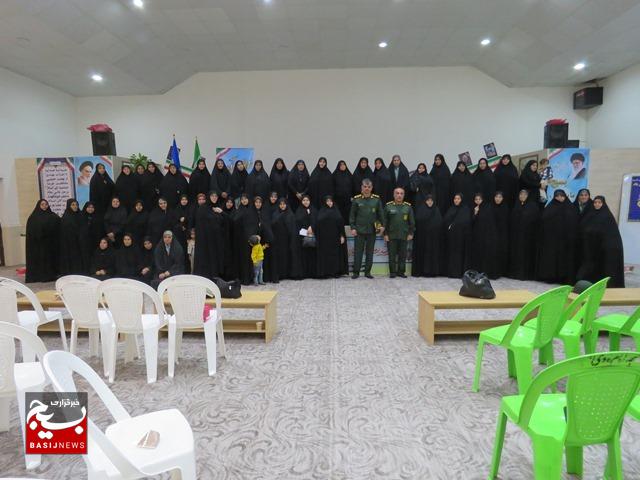 جوانان را با مهر، محبت و تکریم جذب بسیج کنید جوانان را با مهر، محبت و تکریم جذب بسیج کنید