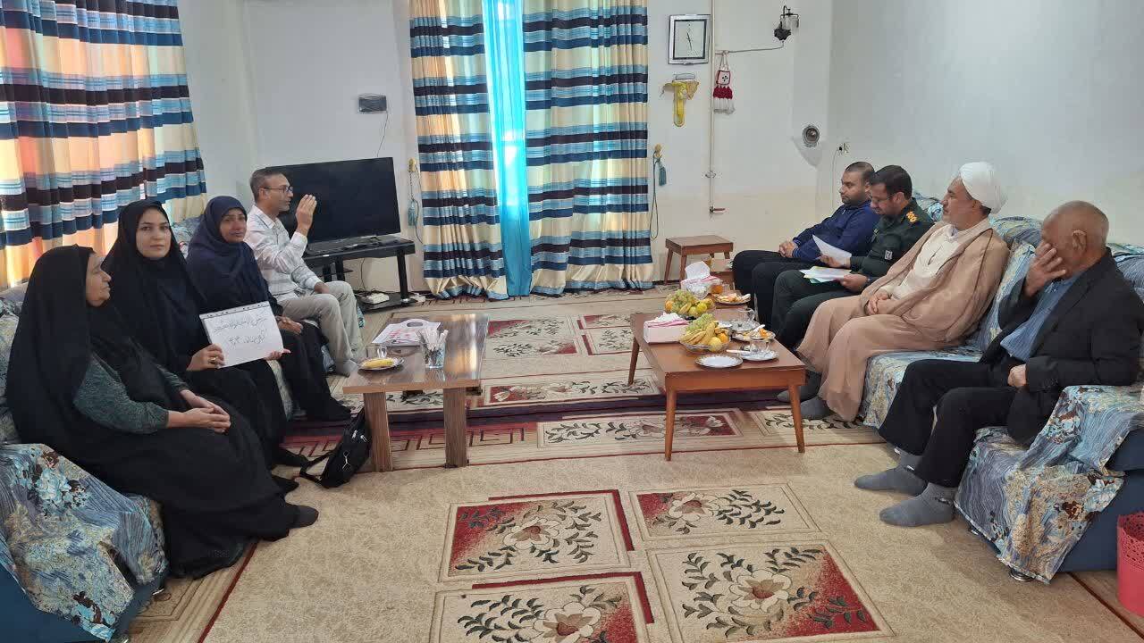 سرکشی مسئول دفتر نمایندگی ولی فقیه در گچساران از خانواده شهید گرامی