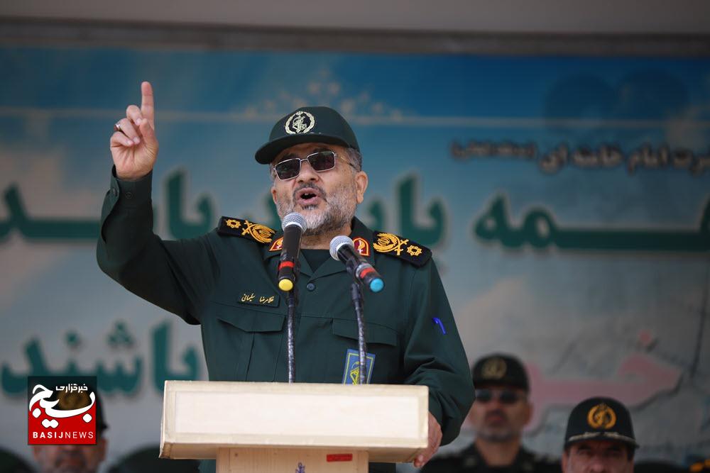 شهدا، پرچم‌داران افتخار ملی ایران هستند