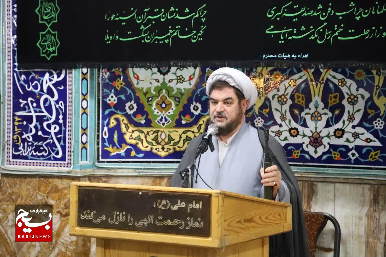 علمِ همراه با اخلاق، نجات‌بخش جامعه است/بسیج در تمامی میدان ها پای کار مردم است