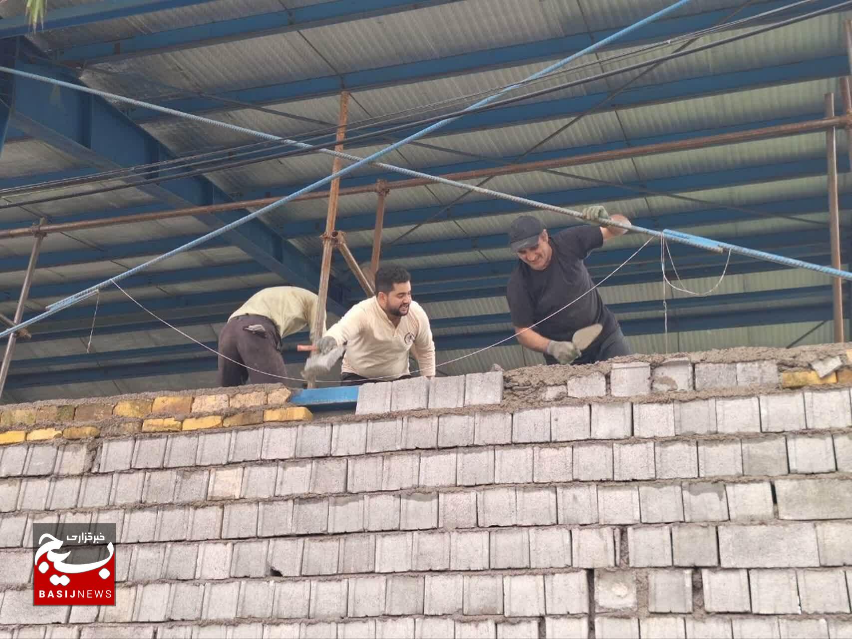 بازدید فرمانده سپاه لاهیجان از اردوی جهادی ساخت سالن ورزشی در لاشیدان لاهیجان