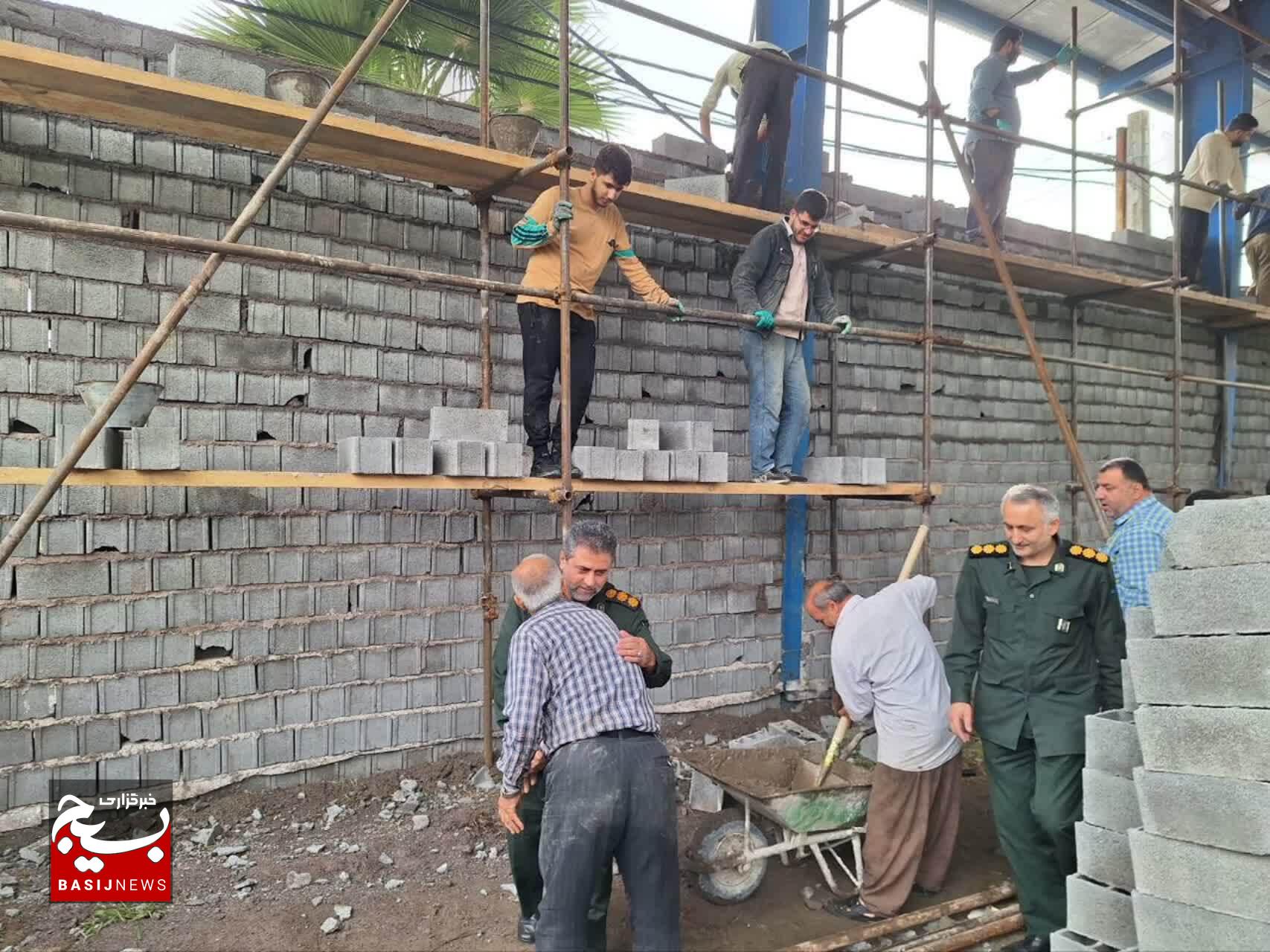 بازدید فرمانده سپاه لاهیجان از اردوی جهادی ساخت سالن ورزشی در لاشیدان لاهیجان