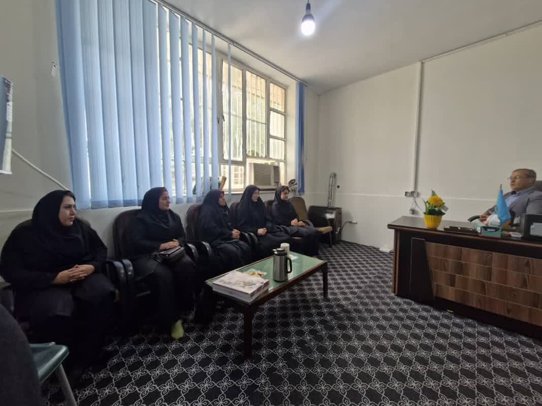 اقدام جالب بسیج دانشجویی دانشگاه آزاد اسلامی واحد لیکک در هفته کتابخوانی