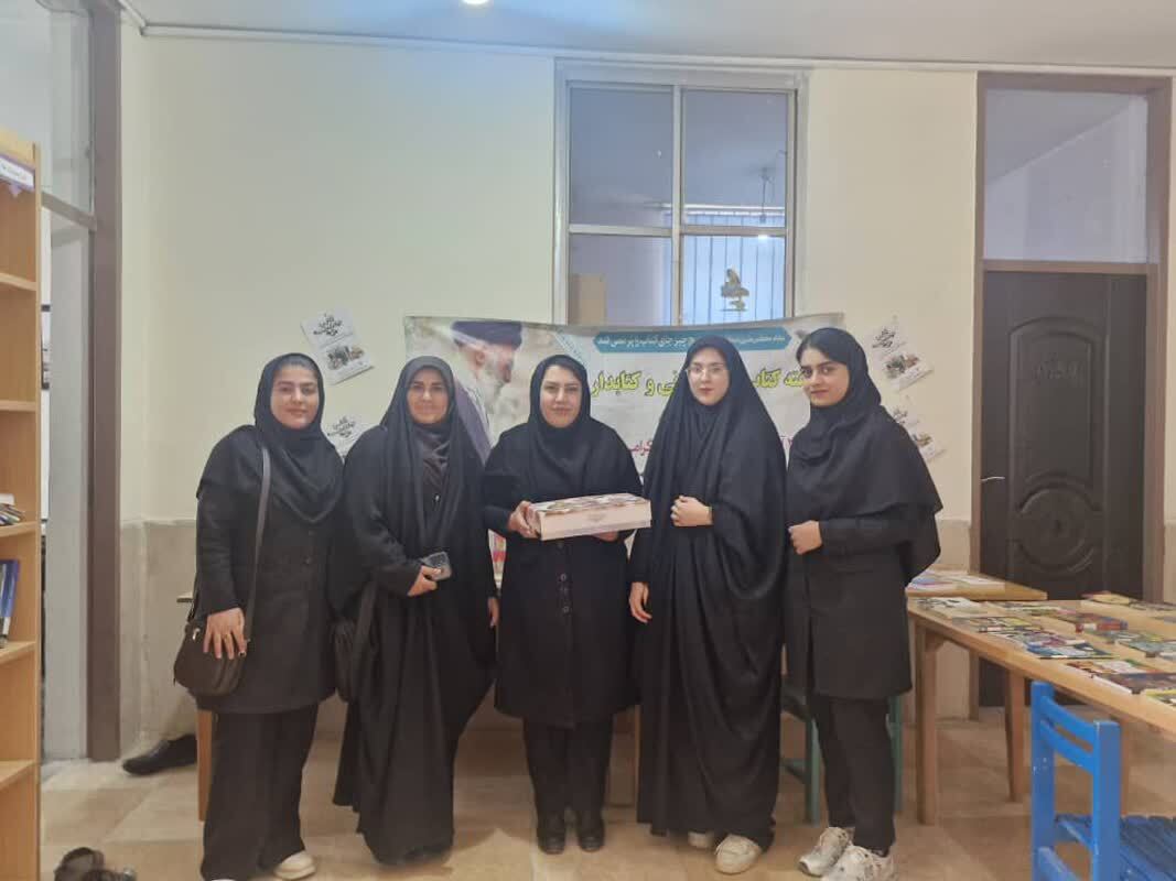 اقدام جالب بسیج دانشجویی دانشگاه آزاد اسلامی واحد لیکک در هفته کتابخوانی