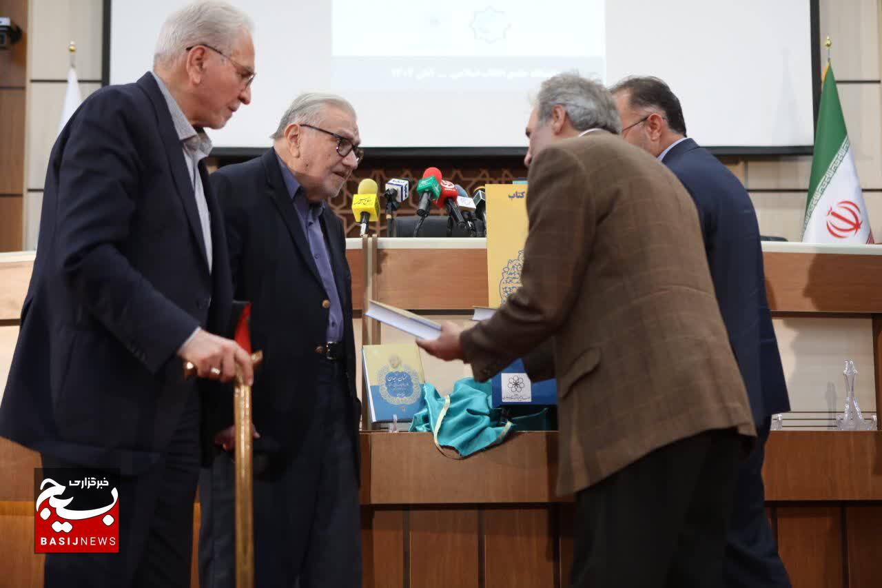 آیین رونمایی از ویراست جدید کتاب ماندگار «ارتباط انسان – جهان»