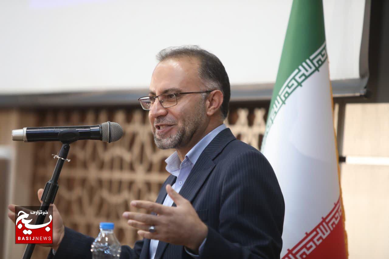 آیین رونمایی از ویراست جدید کتاب ماندگار «ارتباط انسان – جهان»