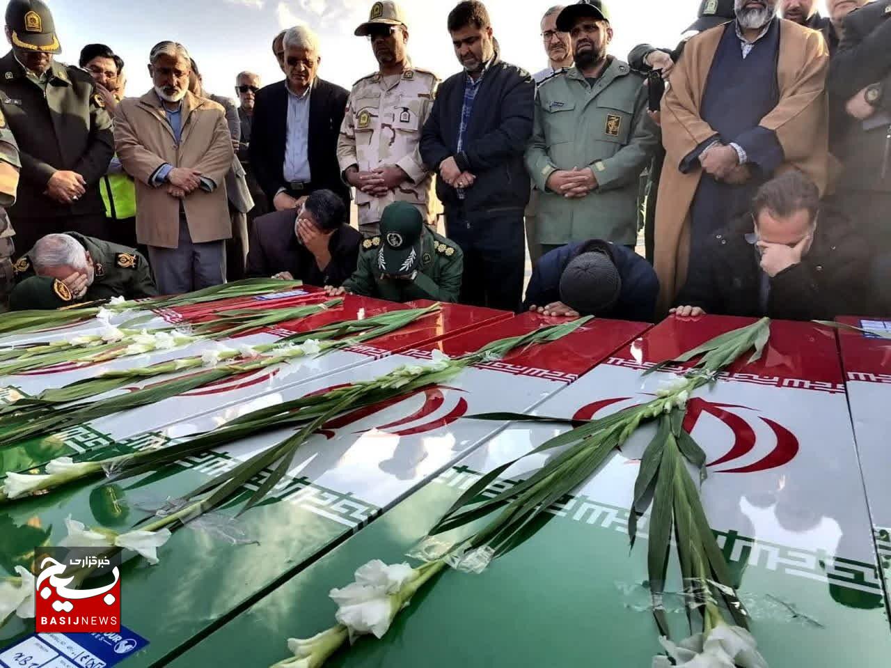 ورود پیکر مطهر ۶ لاله گمنام فاطمی به بیرجند/خراسان جنوبی میزبان شهدای گمنام شد ورود پیکر مطهر ۶ لاله گمنام فاطمی به بیرجند/خراسان جنوبی میزبان شهدای گمنام شد