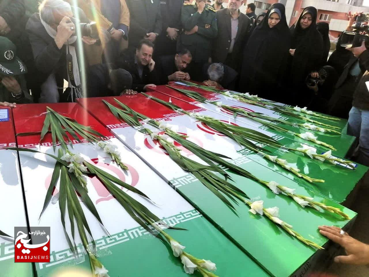 ورود پیکر مطهر ۶ لاله گمنام فاطمی به بیرجند/خراسان جنوبی میزبان شهدای گمنام شد ورود پیکر مطهر ۶ لاله گمنام فاطمی به بیرجند/خراسان جنوبی میزبان شهدای گمنام شد