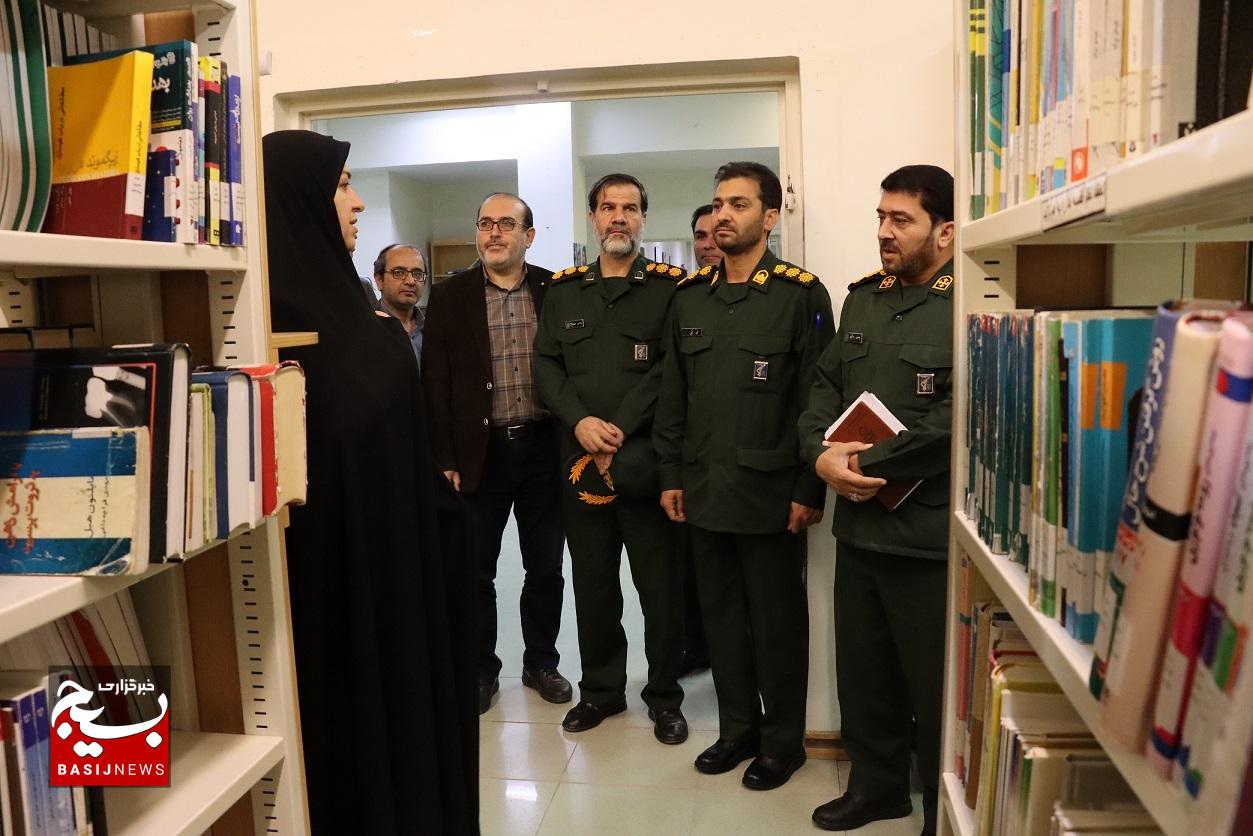 دیدار معاون اجرایی سپاه حضرت عباس(ع) با مدیرکل کتابخانههای عمومی استان به مناسبت هفته کتاب و کتابخوانی دیدار معاون اجرایی سپاه حضرت عباس(ع) با مدیرکل کتابخانههای عمومی استان به مناسبت هفته کتاب و کتابخوانی